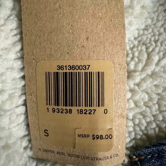 Levi's original Sherpa trucker jacket size S so cute! New with tags - Picture 3 of 9